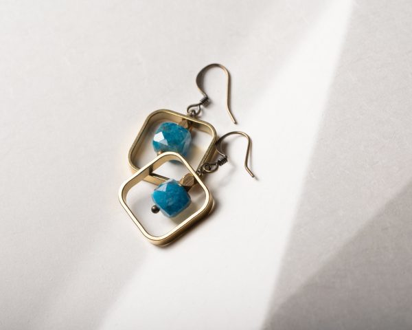 Apatite Cube Square Earring